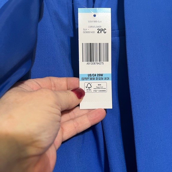 Le Suit, New, Two-Piece Pantsuit - Picture 9 of 14